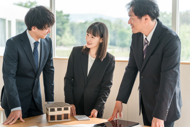 住宅の営業マン